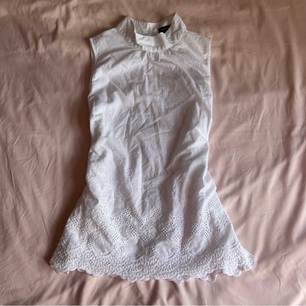 Madison Studio White Sleeveless Embroidered Top – Size XS